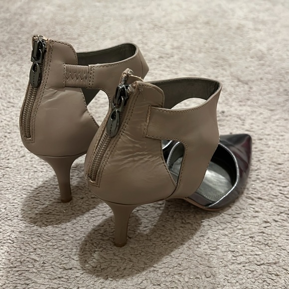 Tahari metallic silver heels 7.5 - Picture 4 of 6